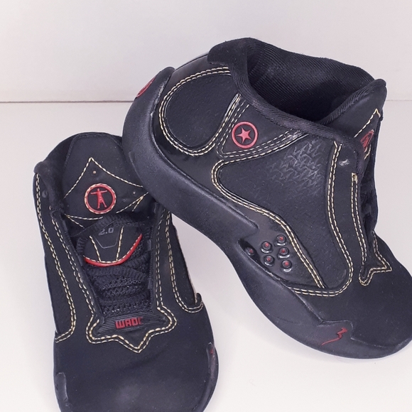 Converse D Wade 2 Black Mid Boys 9 US Basketball Shoes RARE! - Picture 3 of 6